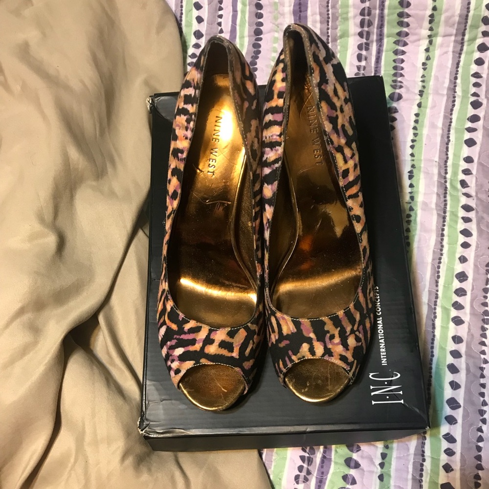 Nine West multi print heels!